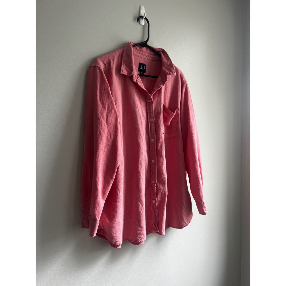 GAP Button-Down Shirt in Pink